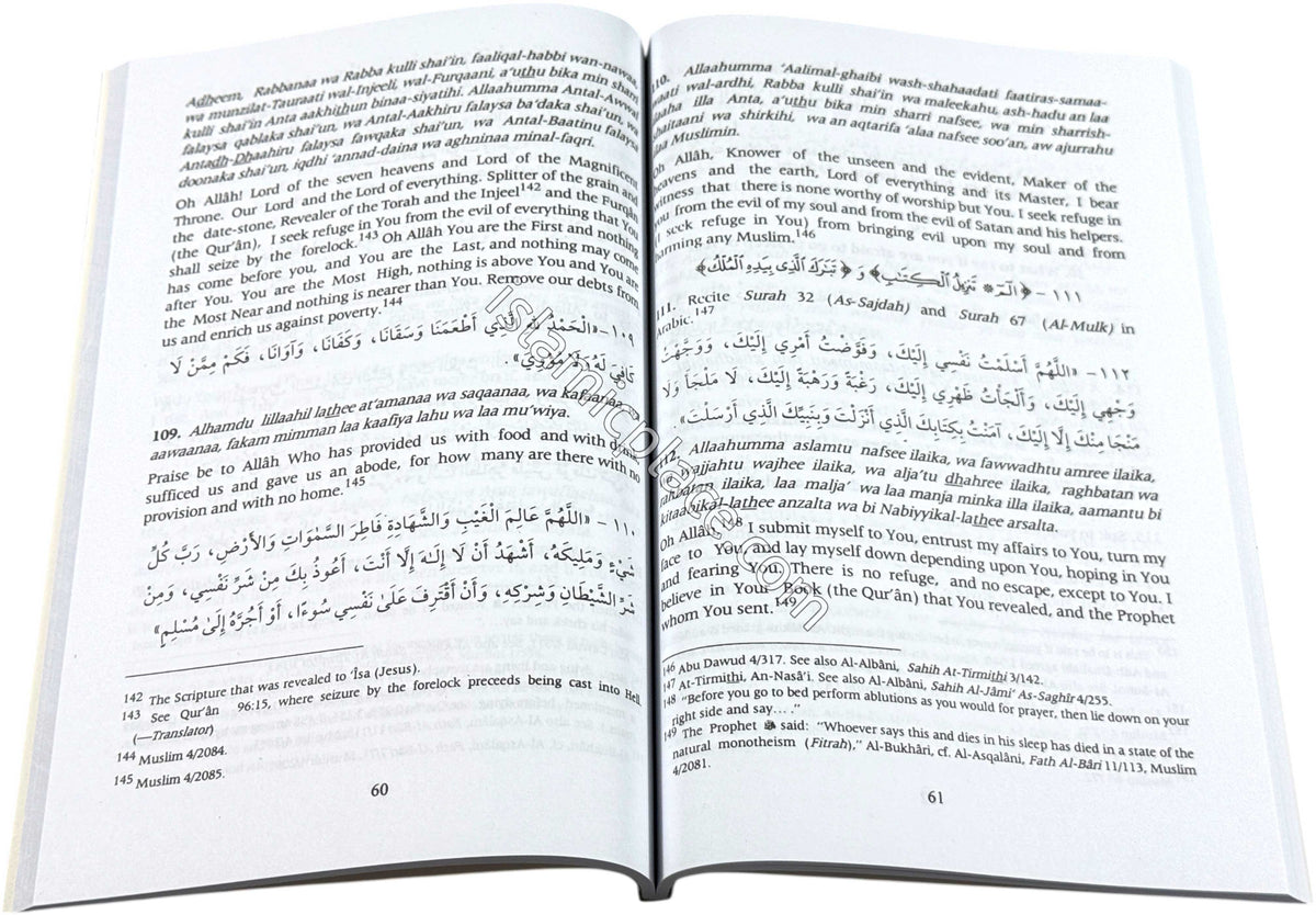 Fortress of the Muslim: Invocations from the Qur'an (Large print)